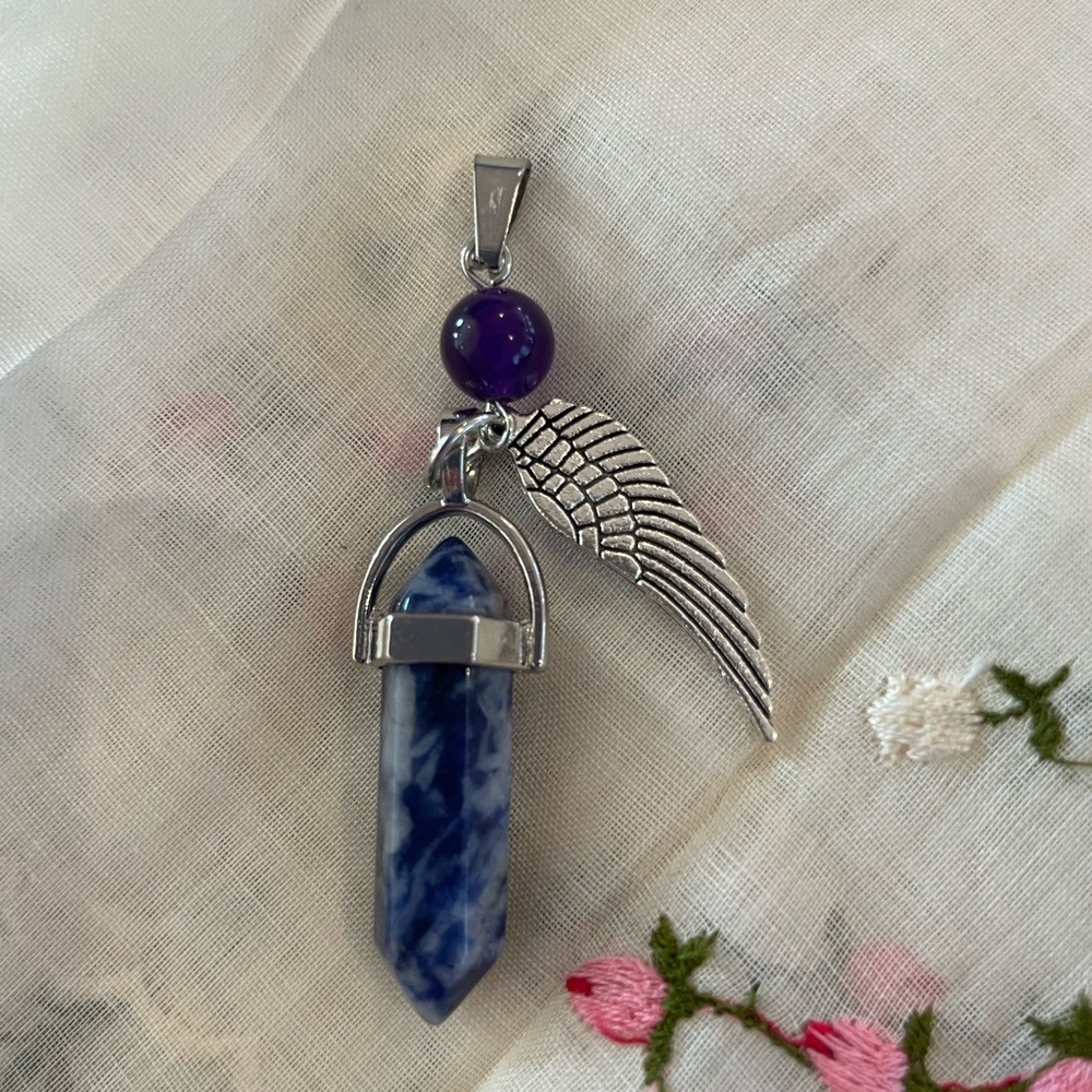 NWOTS Beautiful Sodalite crystal point Pendulum pendant Angel Wing & purple bead